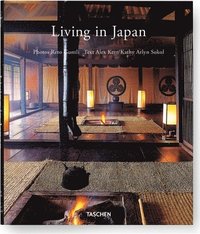 Living in Japan (inbunden)