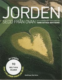 Jorden sedd fr&aring;n ovan : ett flygportr&auml;tt av planeten