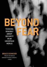 Beyond Fear: Thinking Sensibly About Security in an Uncertain World (h�ftad)