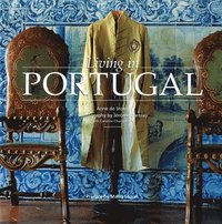 Living in Portugal (inbunden)