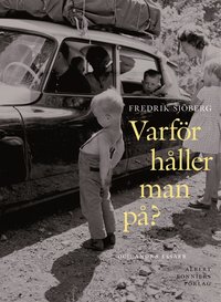 Varf�r h�ller man p�?: och andra ess�er (inbunden)
