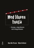 Med kluven tunga : Europa, migrationen och integrationen (inbunden)