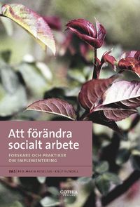 Att f�r�ndra socialt arbete : forskare och praktiker om implementering (h�ftad)