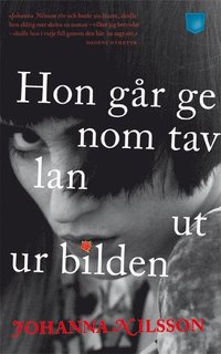 Hon g�r genom tavlan ut ur bilden (pocket)