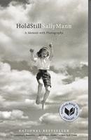 Hold Still: A Memoir with Photographs (h�ftad)
