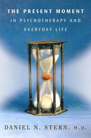 Present Moment in Psychotherapy and Everyday Life (häftad)