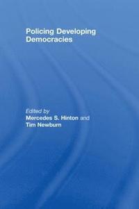 Policing Developing Democracies (inbunden)