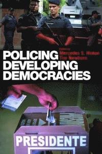 Policing Developing Democracies (häftad)