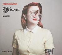 Firecrackers: Female Photographers Now (inbunden)