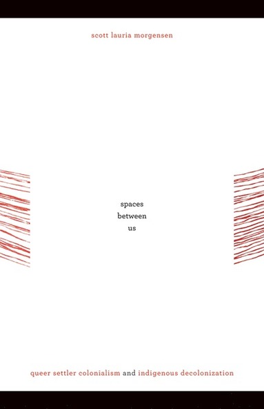 Spaces Between Us (häftad)