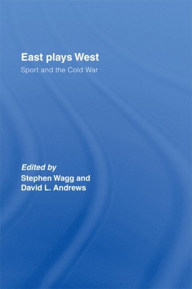 East Plays West (e-bok)