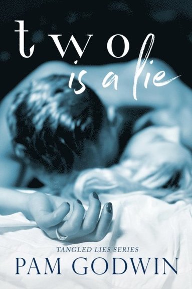 Two is a Lie (häftad)
