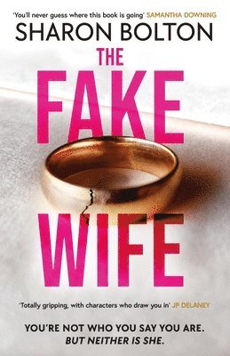 The Fake Wife : An absolutely gripping psychological thriller with jaw-dropping twists from the author of THE SPLIT (h�ftad)