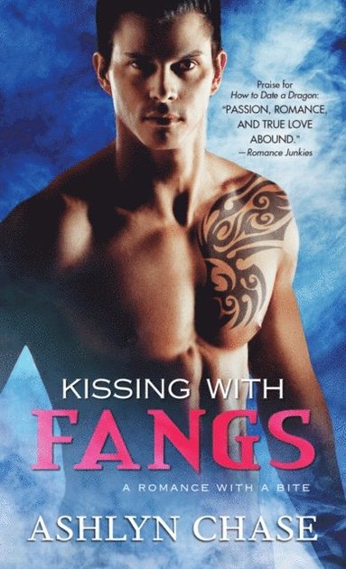 Kissing with Fangs (e-bok)