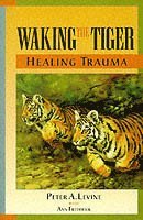 Waking the Tiger: Healing Trauma (h�ftad)