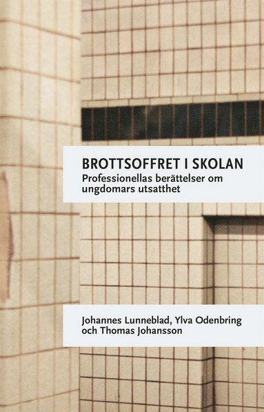 Brottsoffret i skolan : professionellas berttelser om ungdomars utsatthet (inbunden)