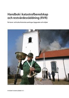 Handbok i katastrofberedskap och restvärdesräddning (RVR) för konst- och kulturhistoriska samlingar, byggnader och miljöer (häftad)