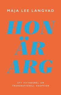 Omslag: Hon är arg : ett vittnesmål om transnationell adoption