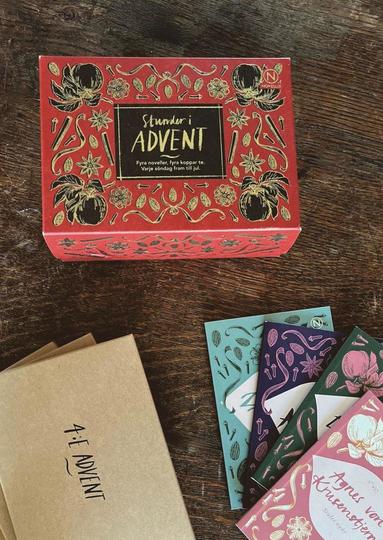 En adventskalender fr�n Novellix: Stunder i advent 2025 (kartonnage)