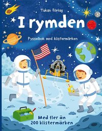 Omslag för I rymden : pysselbok med klistermäken