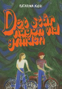 Omslag: Det står någon vid grinden