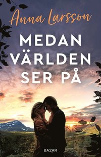 Medan världen ser på (inbunden)