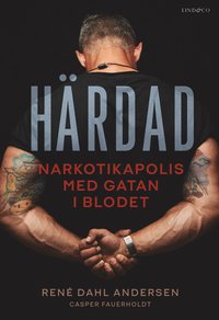 Härdad : narkotikapolis med gatan i blodet som bok, ljudbok eller e-bok.