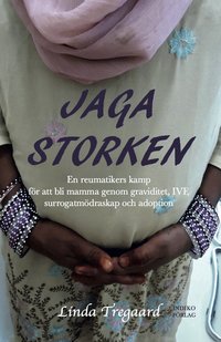 Omslag: Jaga storken : en reumatikers kamp för att bli mamma genom graviditet, IVF, surrogatmödraskap och adoption