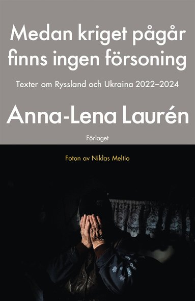 Medan kriget p�g�r finns ingen f�rsoning : texter om Ryssland och Ukraina 2022-2024 (inbunden)