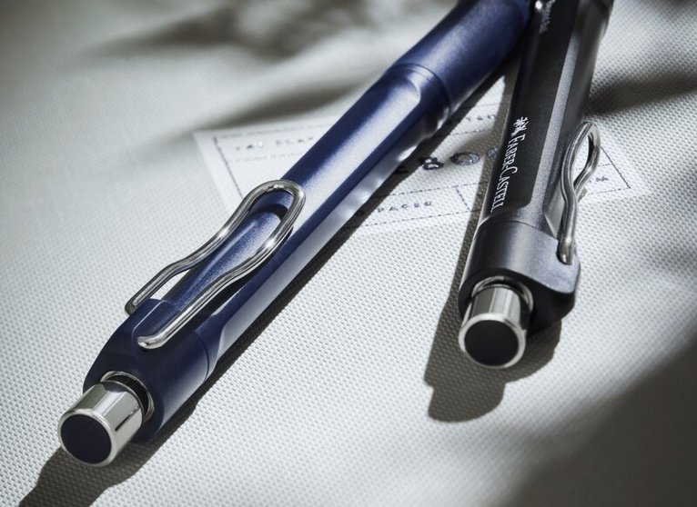 Kulspetspenna Faber-Castell Beyond Ball M röd, Övrigt