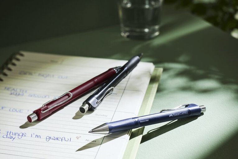 Kulspetspenna Faber-Castell Beyond Ball M röd, Övrigt