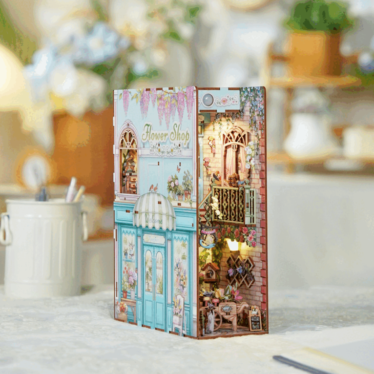 Book Nook: Flower Shop, Övrigt