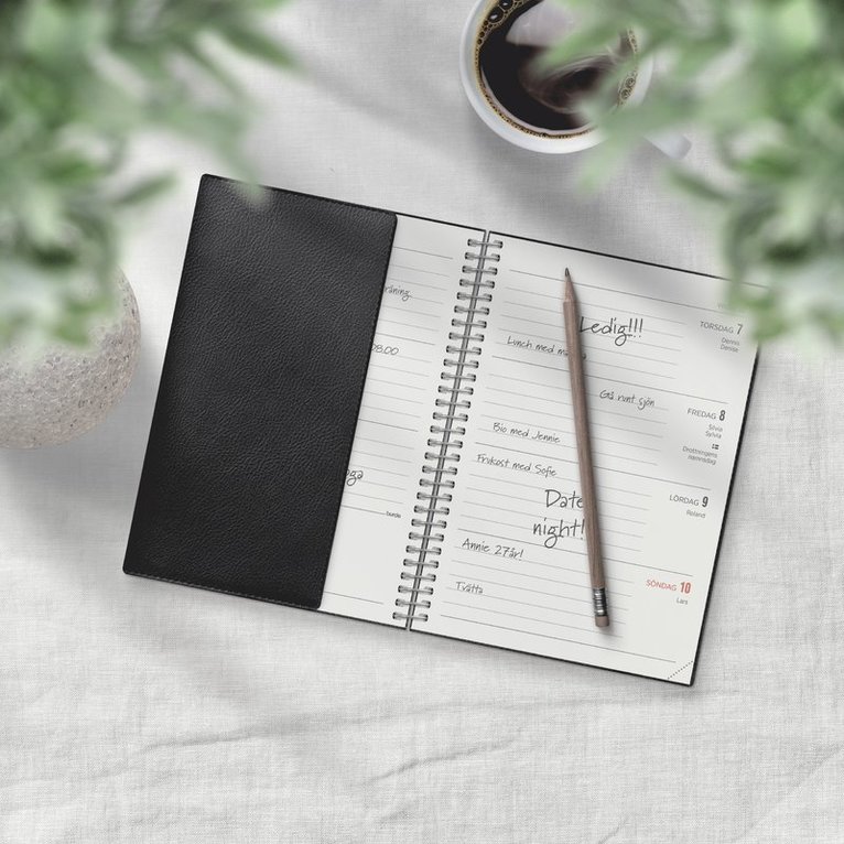 Kalender 2025-2026 Senator A6 Twist svart, Övrigt