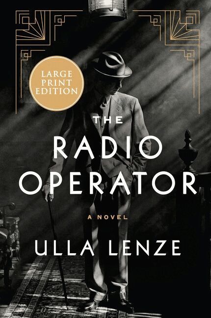 Ulla Lenze - Radio Operator: A Novel [Large Print], Häftad