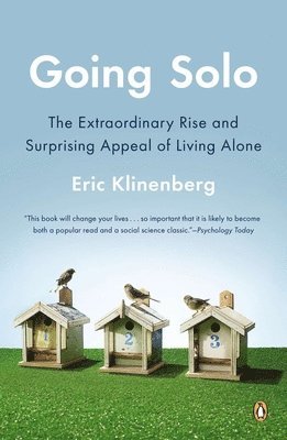 Eric Klinenberg - Going Solo: Going Solo: The Extraordinary Rise and Surprising Appeal of Living Alone, Häftad. Tillgänglighet: Lägg i varukorg