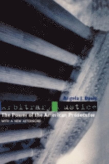 Angela J. Davis - Arbitrary Justice, E-bok