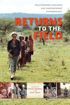 Signe Howell, Aud Talle - Returns to the Field, Inbunden. Tillgänglighet: Tillfälligt slut
