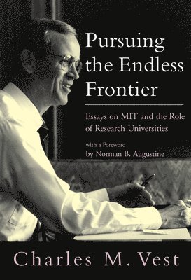 Charles M. Vest - Pursuing the Endless Frontier, Häftad
