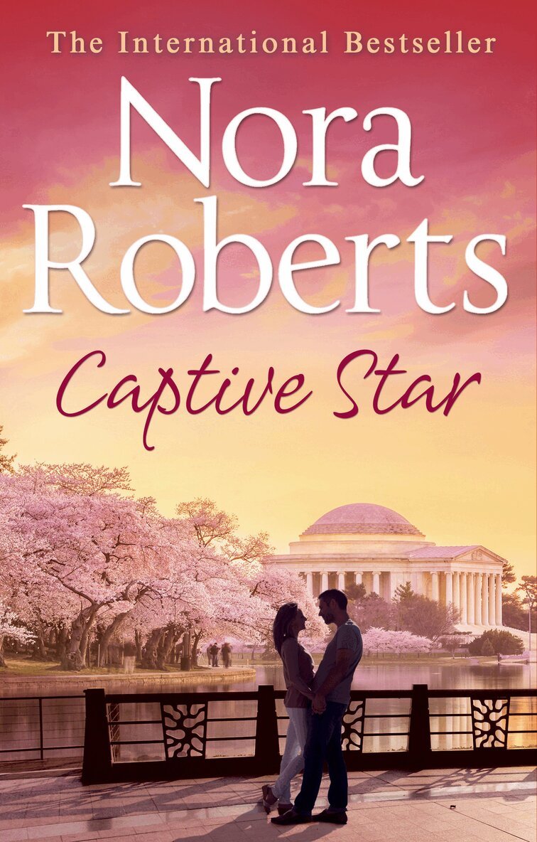 Nora Roberts - Captive Star, Häftad
