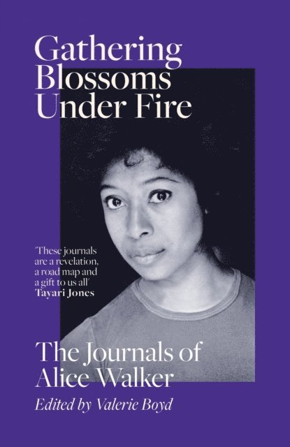 Alice Walker, Valerie Boyd - Gathering Blossoms Under Fire, E-bok