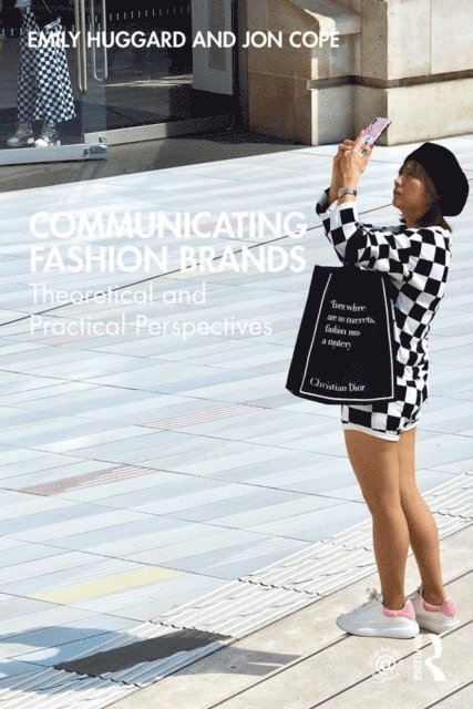 Jon Cope, Emily Huggard - Communicating Fashion Brands, E-bok