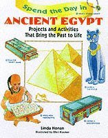 Linda Honan - Spend the Day in Ancient Egypt, Häftad. Tillgänglighet: Lägg i varukorg