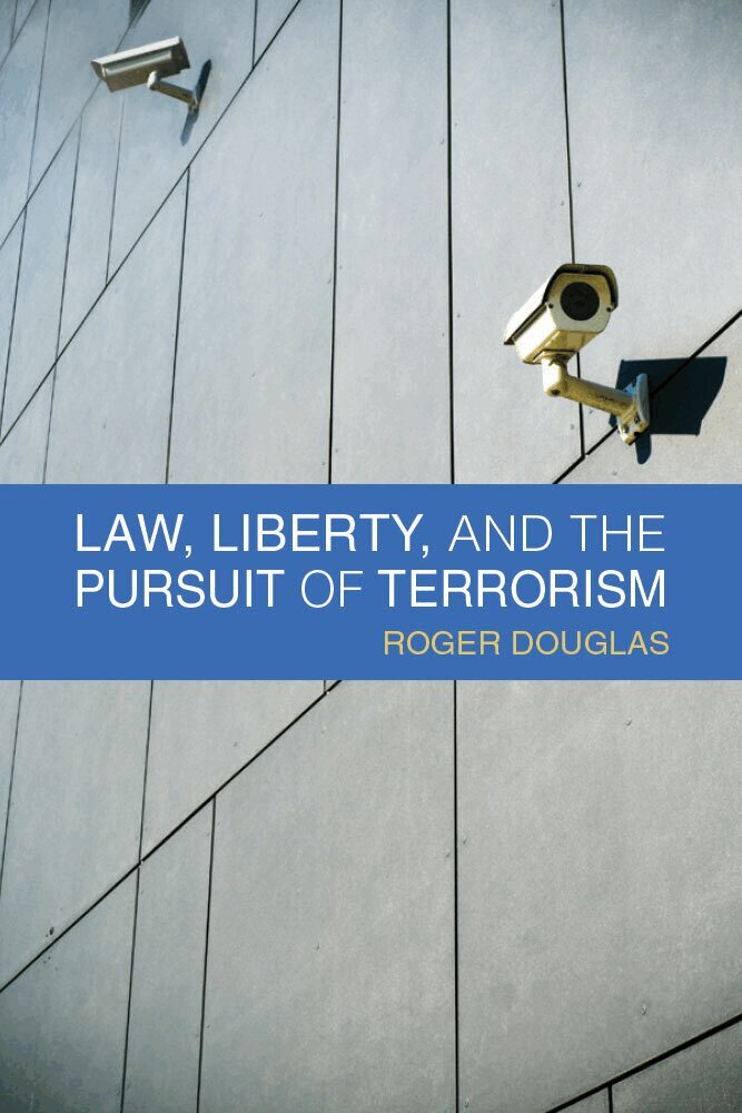 Roger Douglas - Law, Liberty, and the Pursuit of Terrorism, Inbunden. Tillgänglighet: Tillfälligt slut