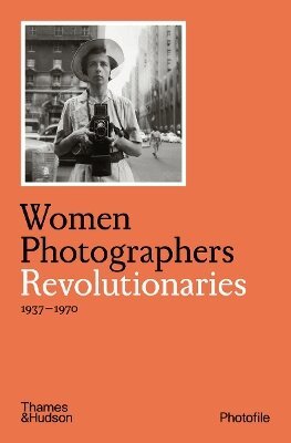 Clara Bouveresse - Women Photographers: Revolutionaries, Häftad. Tillgänglighet: Tillfälligt slut