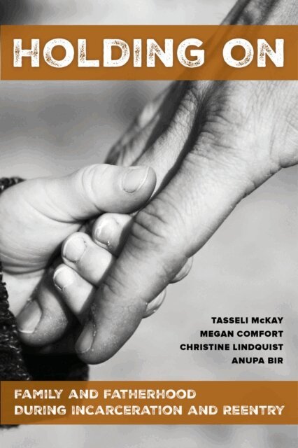 Anupa Bir, Christine Lindquist, Megan Comfort, Tasseli McKay - Holding On, E-bok. Tillgänglighet: Lägg i varukorg