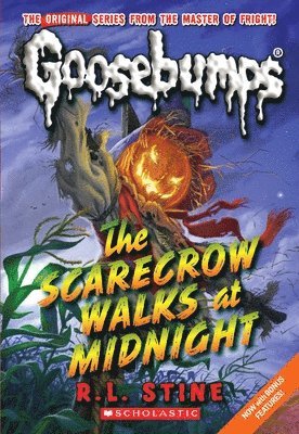 The Scarecrow Walks at Midnight (Classic Goosebumps #16)