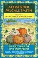 Alexander McCall Smith - In the Time of Five Pumpkins: No. 1 Ladies' Detective Agency (26), Häftad