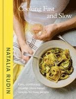 Natalia Rudin - Cooking Fast and Slow: Easy, Comforting, (Mostly) Plant-Based Recipes for Busy People [A Cookbook], Inbunden. Tillgänglighet: Lägg i varukorg