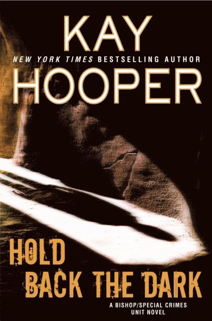 Kay Hooper - Hold Back the Dark, E-bok