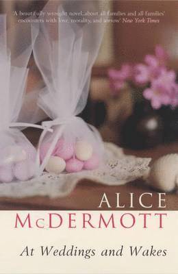 Alice McDermott - At Weddings and Wakes, Häftad